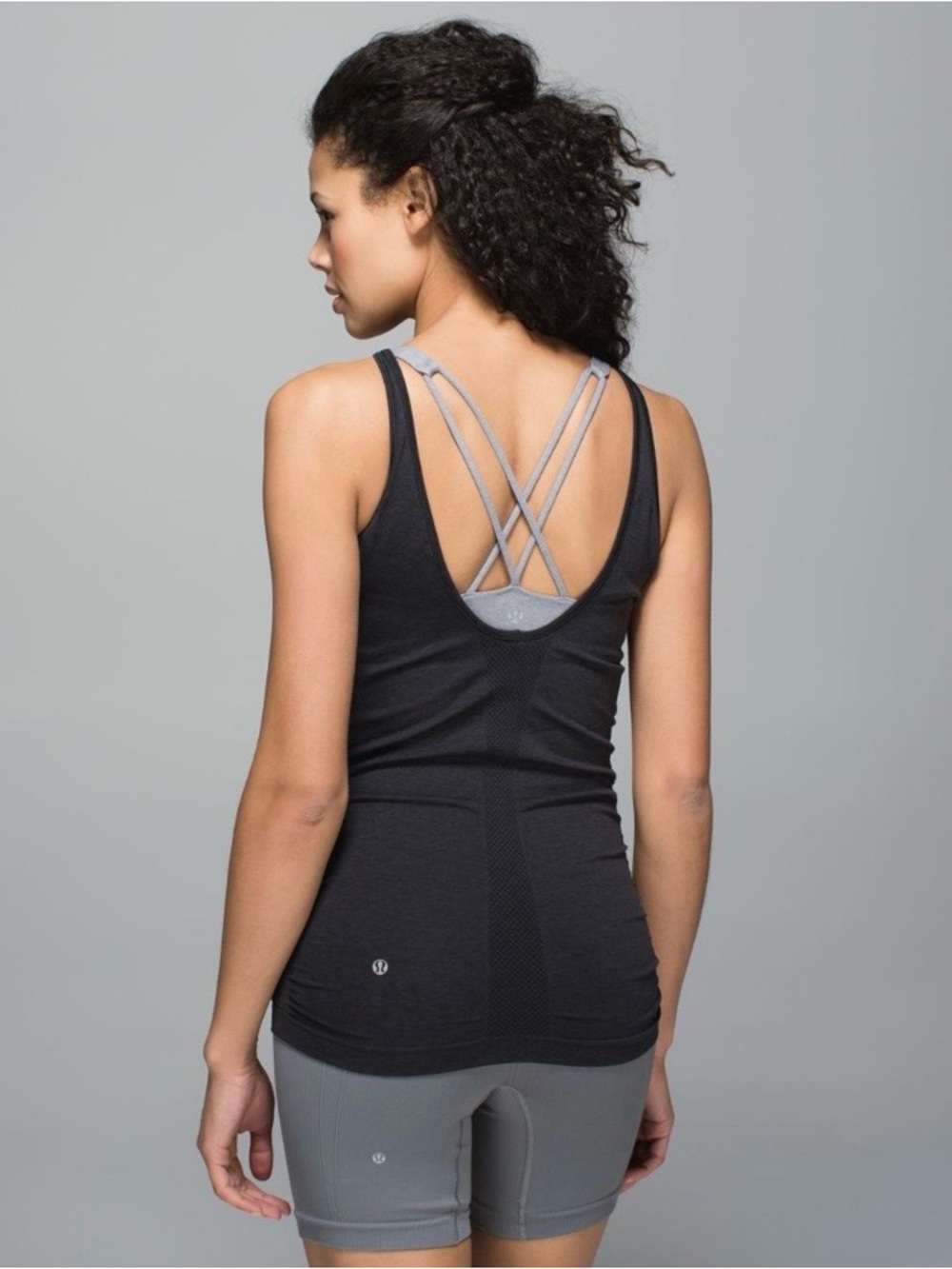 Lululemon in the flow tank size 2 - Picture 2 of 4